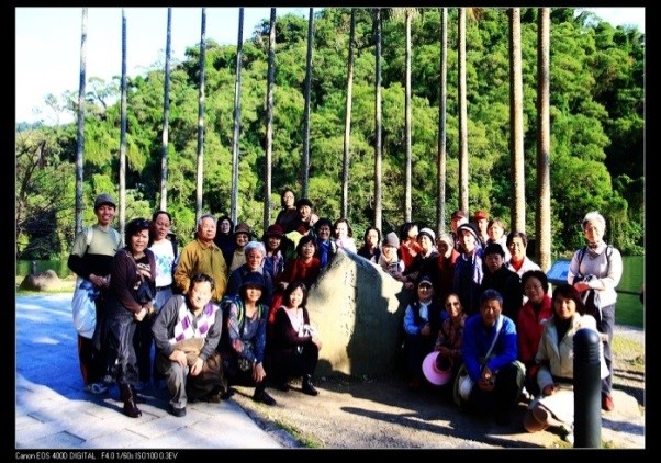 alumni travel group photo